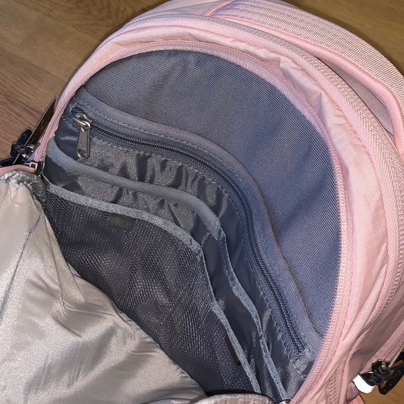 NWT The North Face Borealis Backpack, Gray/ Pink - Picture 12 of 13